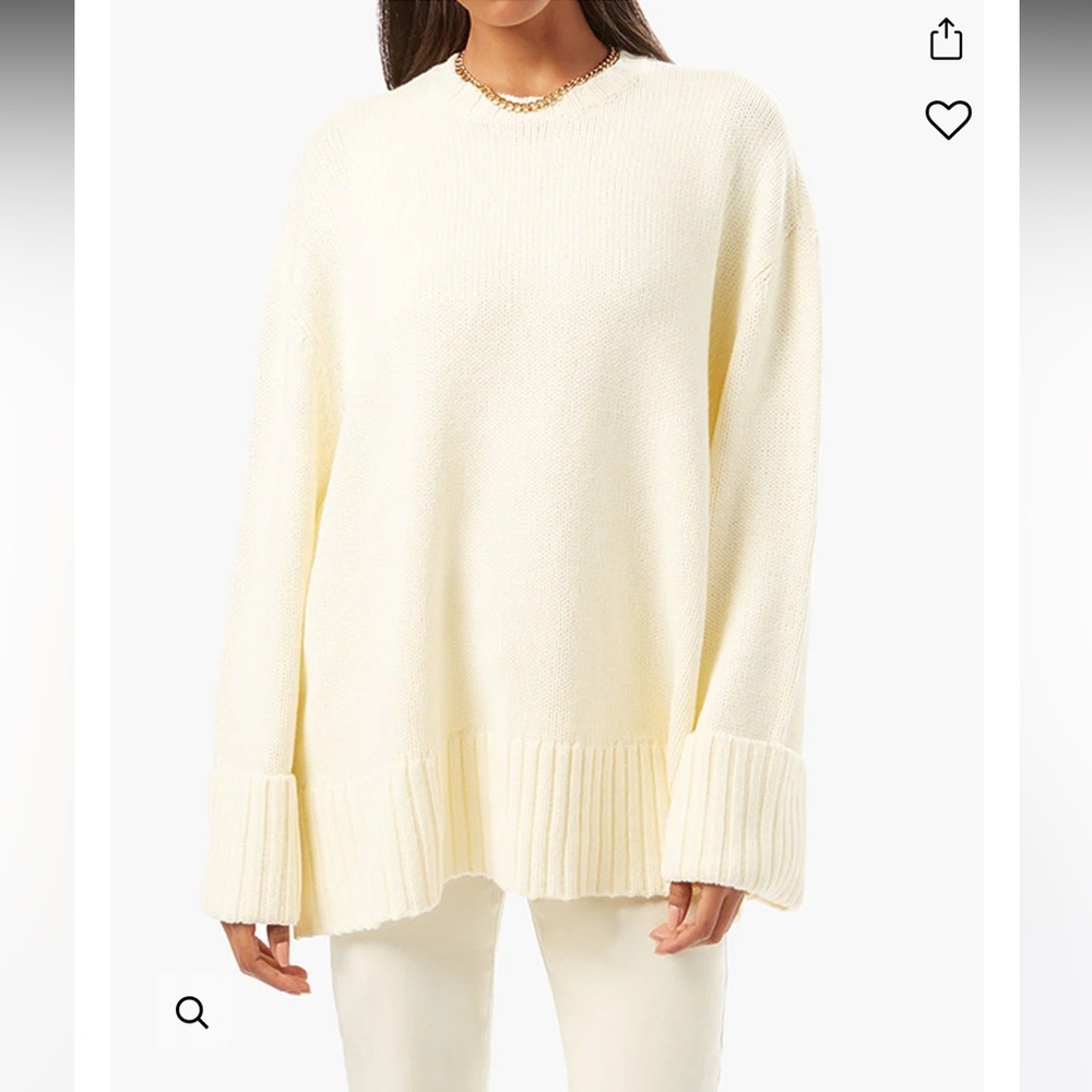 NWT Women Oversized Beautiful Sweater. Size M/L. Long sleeve. Crew neckline.